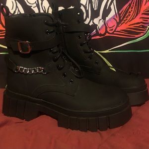 Combat boots